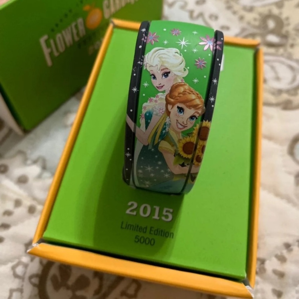 Disney Elsa and Anna MagicBand - Picture 4 of 5